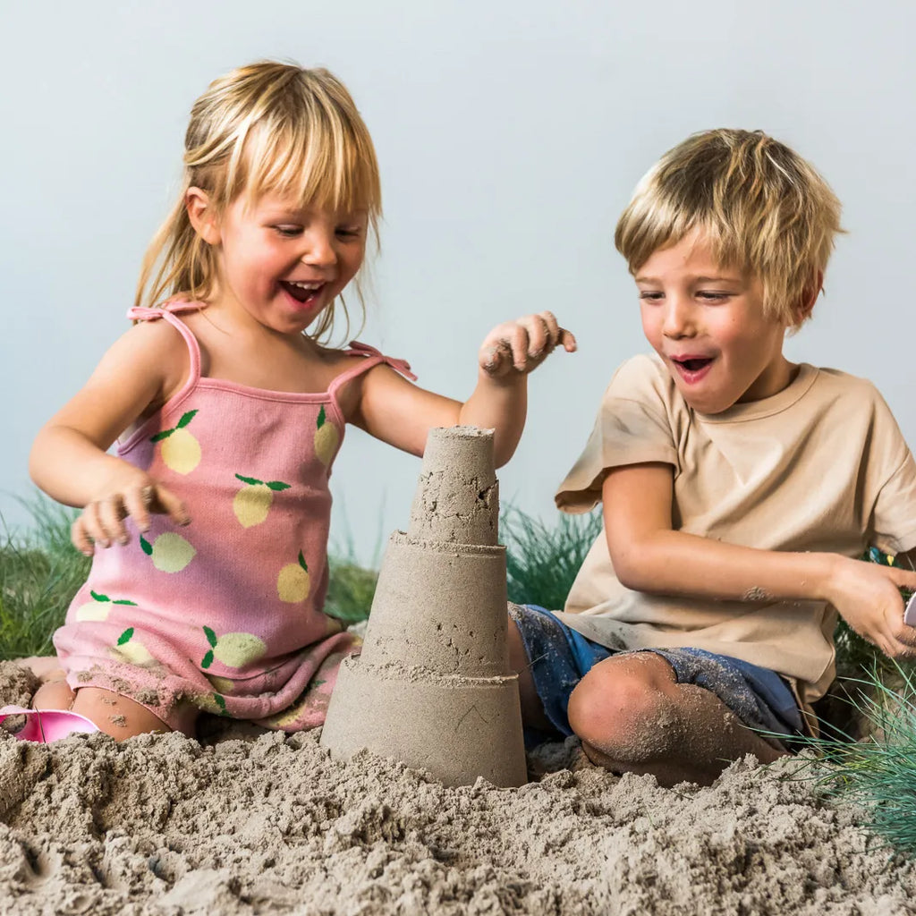 Quut Alto Sandburgen Builder – Kreatives Outdoor Spielzeug für Strand & Sandkasten