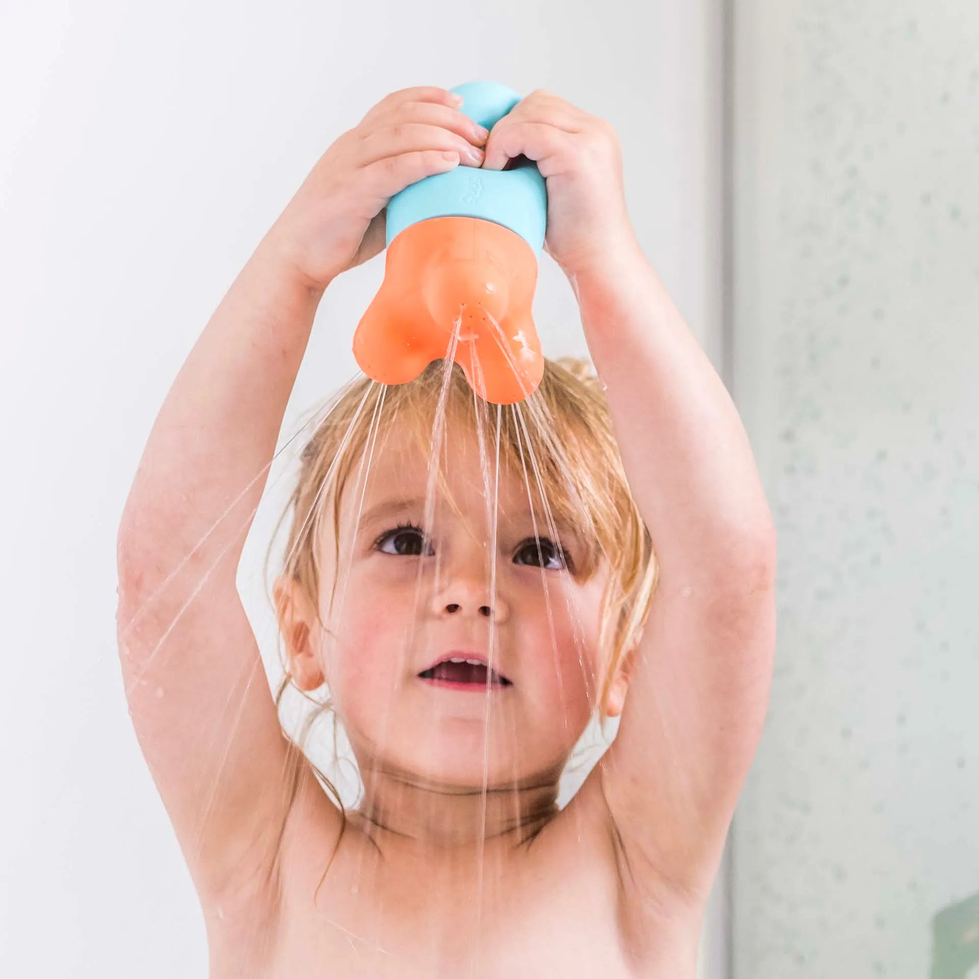 Quut Squeezi Rocket – Innovatives Silikon Badespielzeug für kleine Entdecker