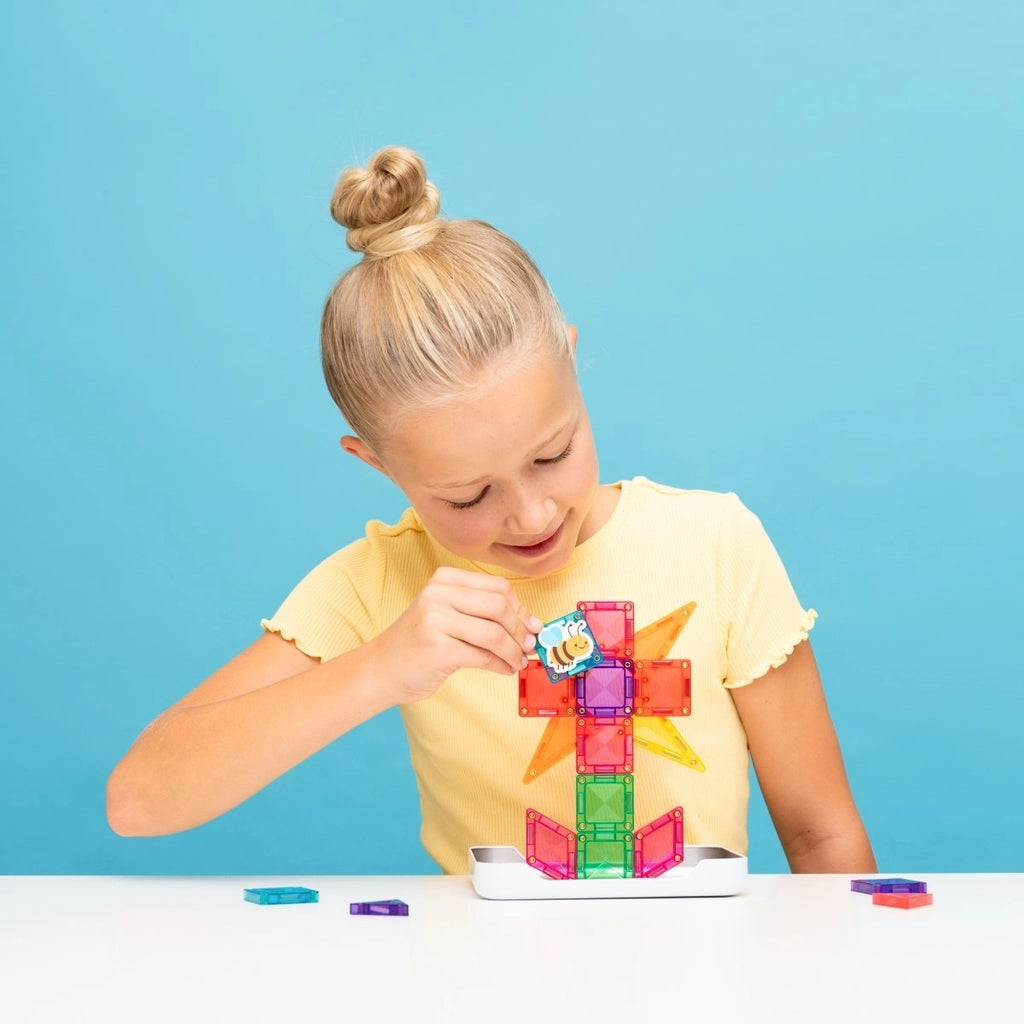 CONNETIX Travel Mini Pack 32 Pieces - Magnetic building blocks for on the go in a practical metal box