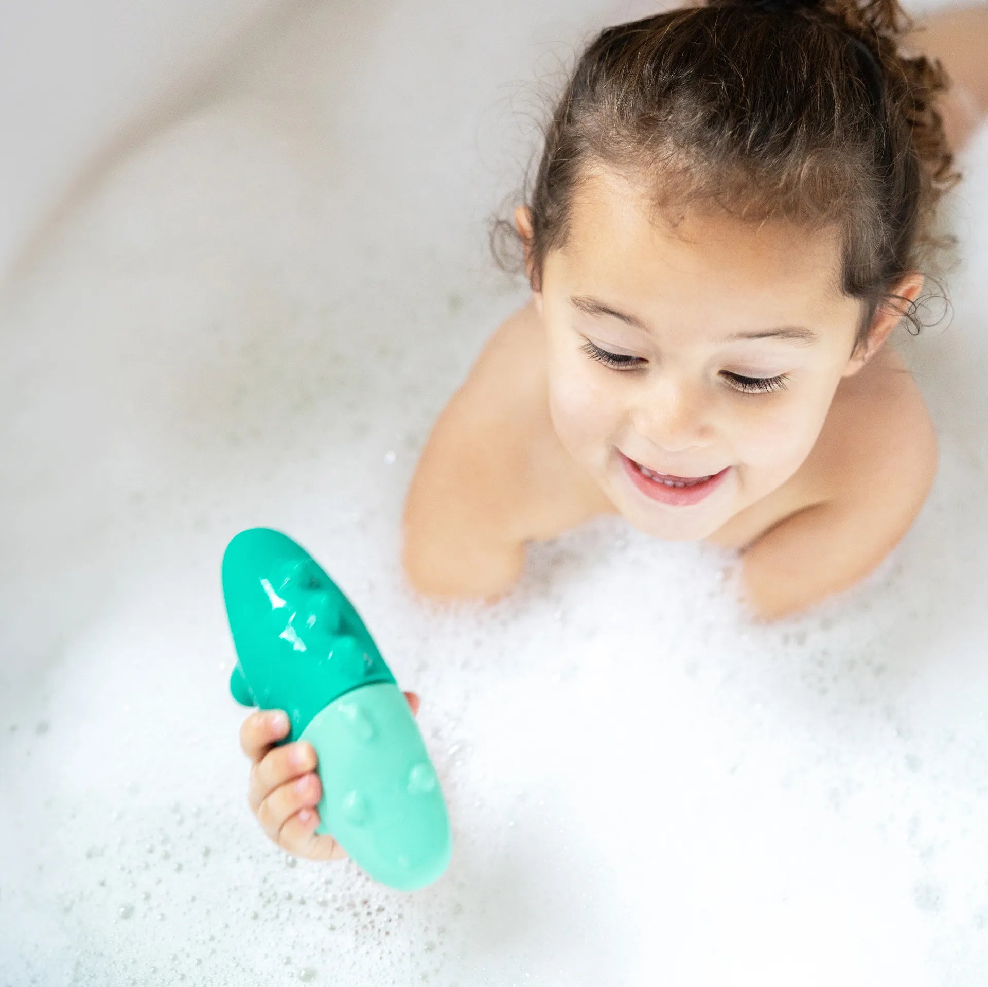Quut Squeezi Croco – Silikon Badespielzeug für kreativen Wasserspaß
