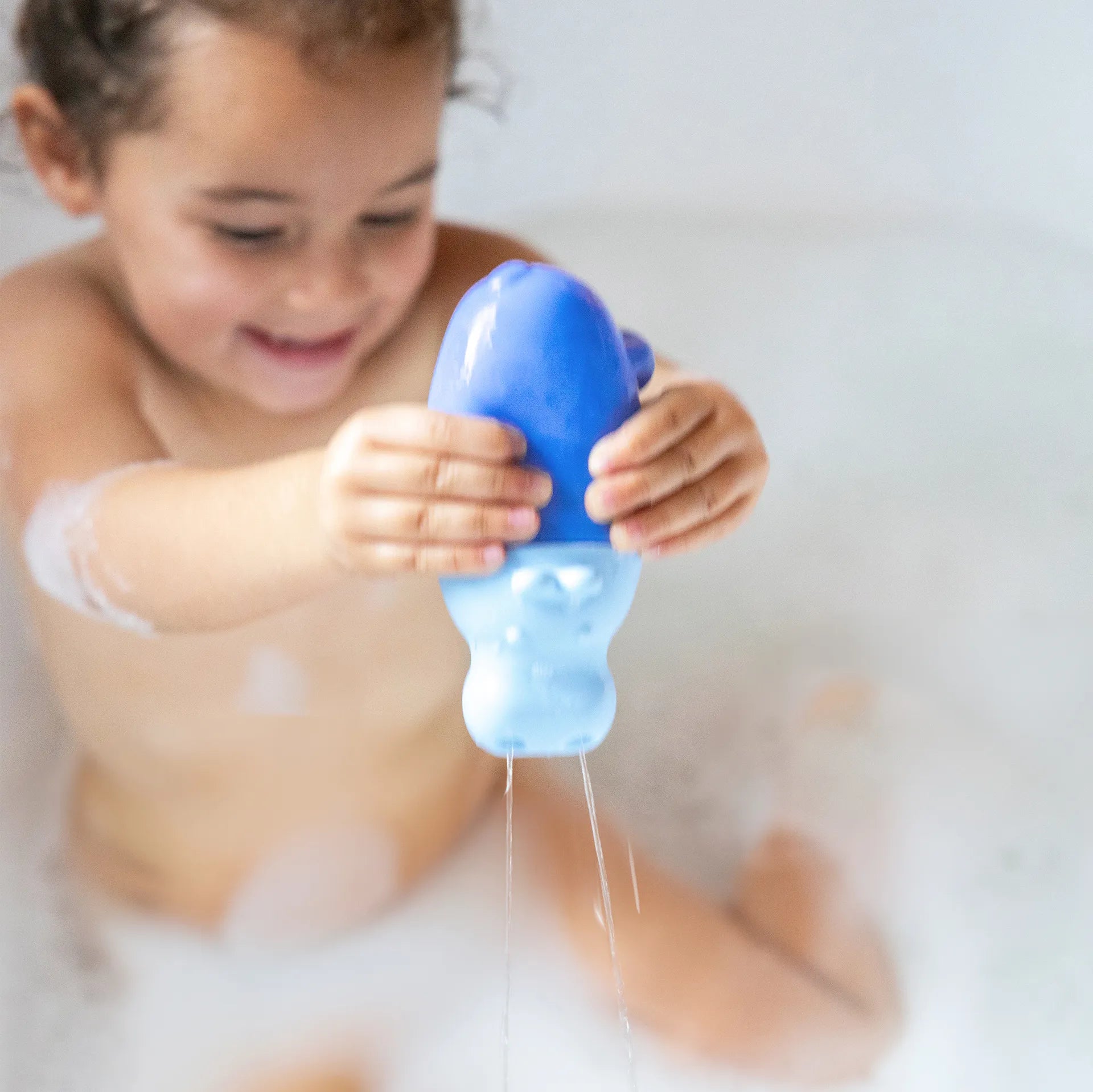 Quut Squeezi Hippo – Weiches Silikon Badespielzeug für kleine Entdecker