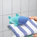 Quut Squeezi Shark – Innovatives Silikon Badespielzeug für kleine Wasserratten